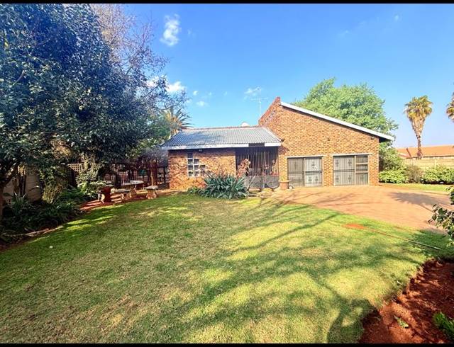 3 BEDROOM HOUSE FOR SALE IN VANDERBIJLPARK SE 4